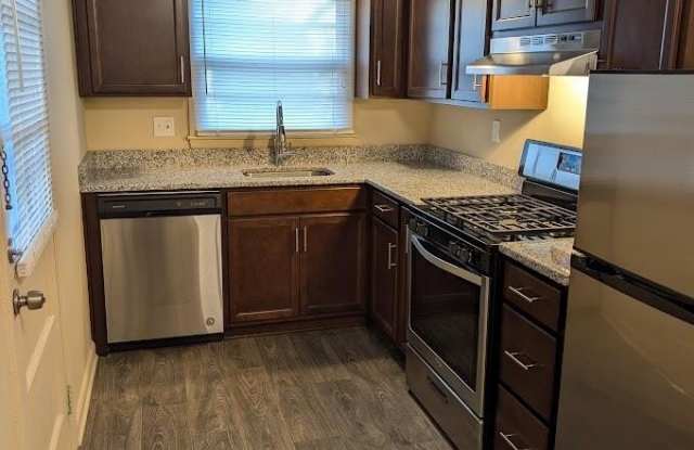 121 W Fifth Street unit: Front