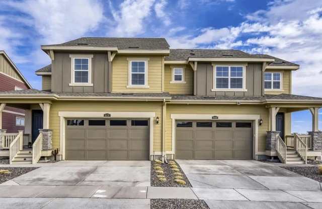 Luxurious CORNER LOT - 3bd 2.5 paired home in Dove Village!