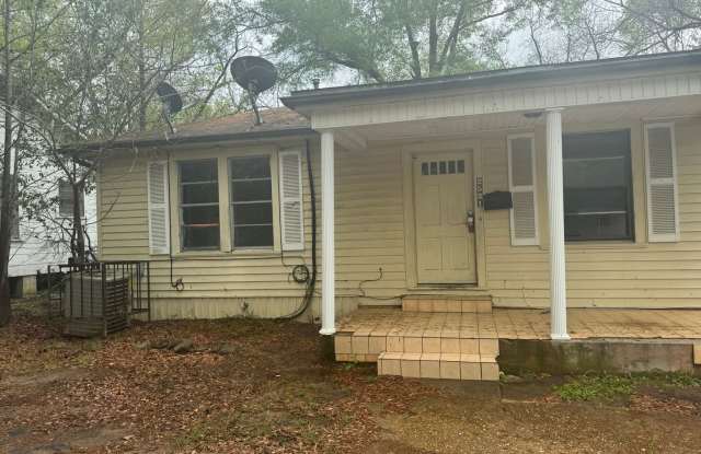 Spacious 3 Bedroom Home - 2531 Drexel Street, Shreveport, LA 71108