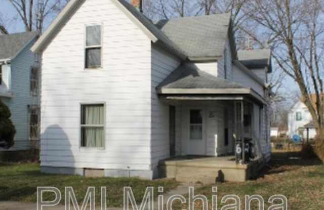 612 W 5th St