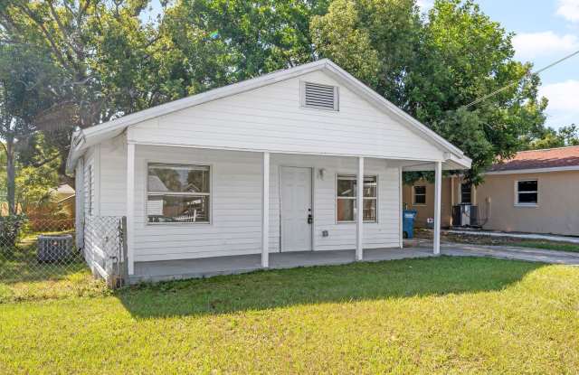 3BD/1BA Single Family Home in Clearwater Available Now!