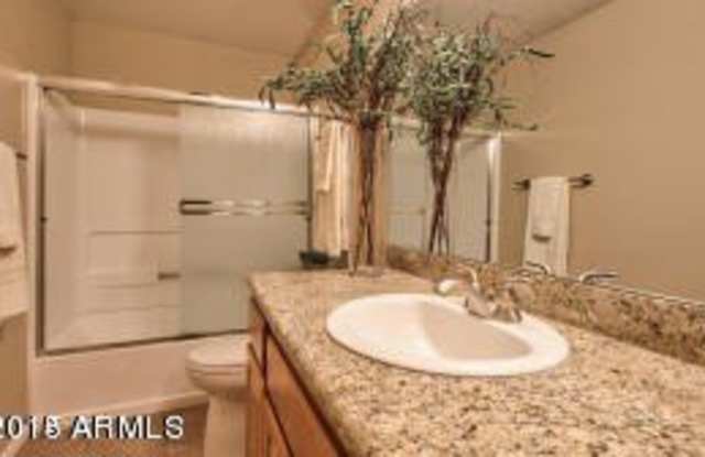 3830 E LAKEWOOD Parkway E unit: 1174