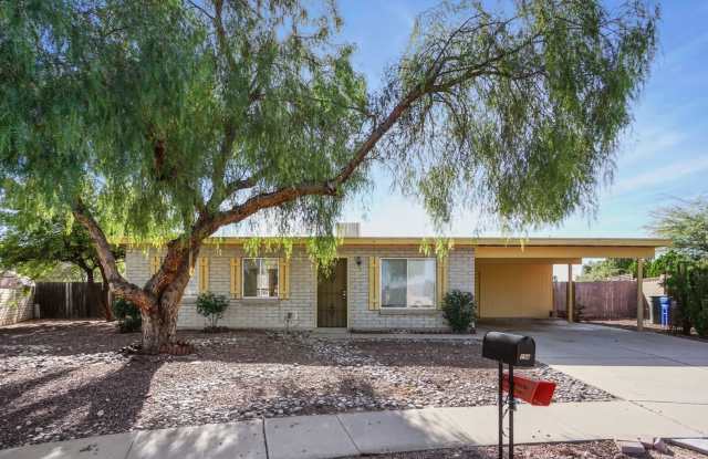 Charming East Tucson 3BR/2BA Rental Home with Covered Patio & Carpet-Free Interior (85748)