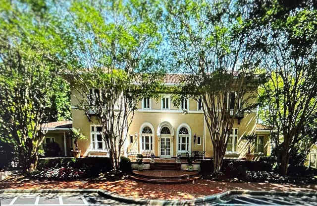 4 bdrm, 4 bath Townhome in Druid Hills.
