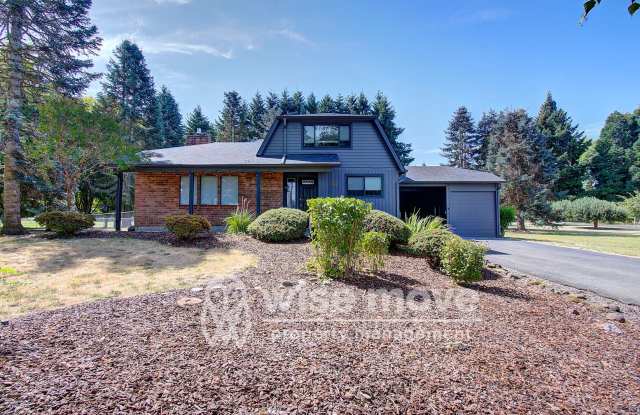 Felida Park- 4 Bedrooms on 1.5 Acres
