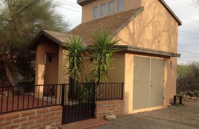 Custom Built Guest House - NW Tucson-Available July 1