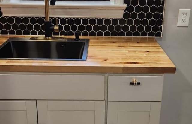 502 E 22ND Street unit: D