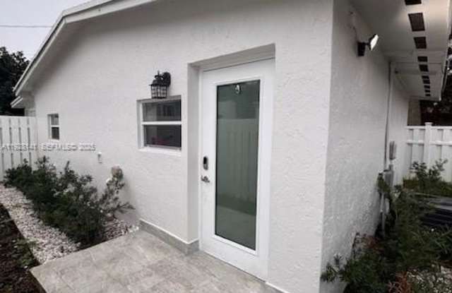 Photo of 880 Oriole Ave