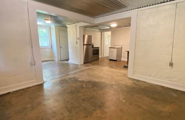Pre-Lease August 1st, 2025 - Charming 1 bed 1.5 bath house near downtown Athens, Ga
