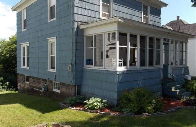 Village of Carthage 4 Bedroom / 2 Bath Rental available for immediate occupancy.