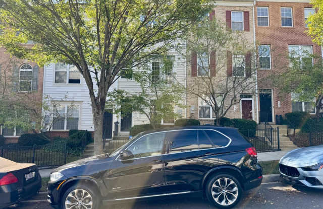 Photo of 138 DANBURY Street SW