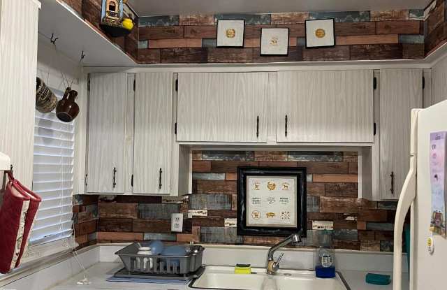 2250 E 10 St