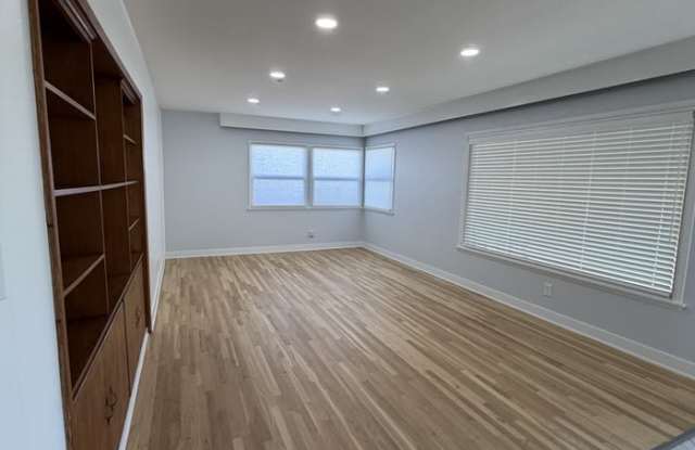 Photo of 209 South Wayside Place