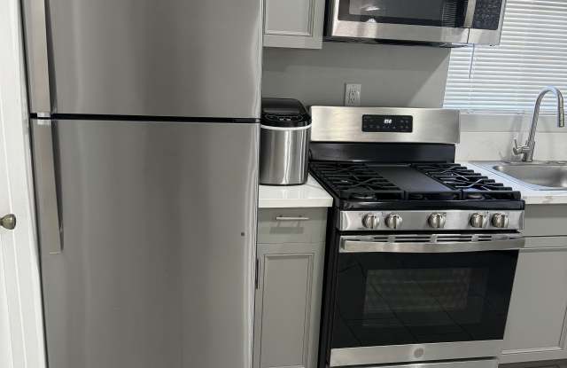 542 N Eucalyptus Ave