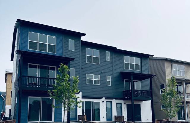 2723 W 167th Place
