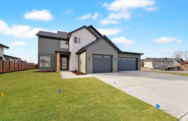 Pet-Friendly Luxury: New 4BD Construction with 2 Dedicated Offices in Eagle’s Centerra Community