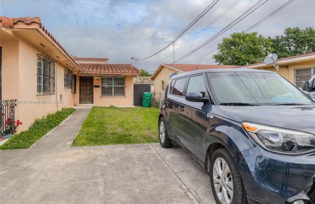 2135 NW 17th St - 2135 Northwest 17th Street, Miami, FL 33125