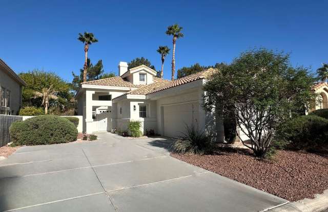 STUNNING DESERT SHORES MINUTES FROM THE LAKES!!!