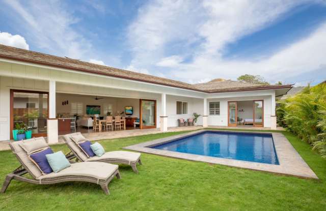 Photo of Beautiful Private Home w/Pool, Yard  AC - Walk to the Beach