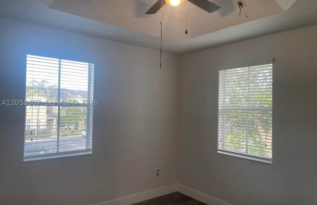 153 SE 28th Pl