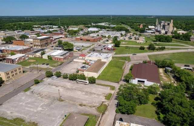 2615 Crockett Street