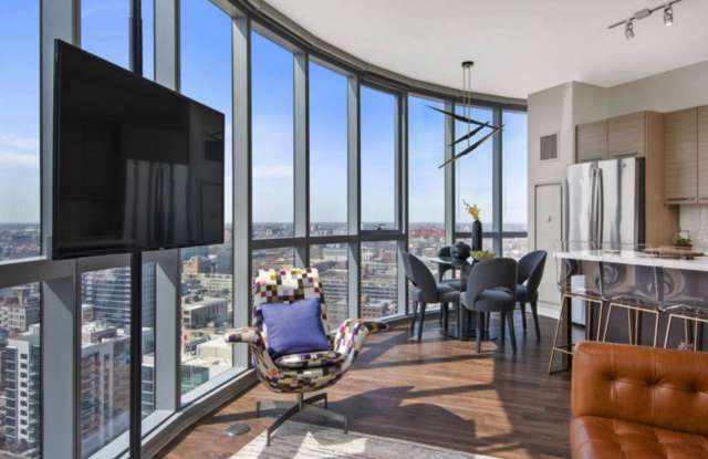 Photo of 902 W Madison St