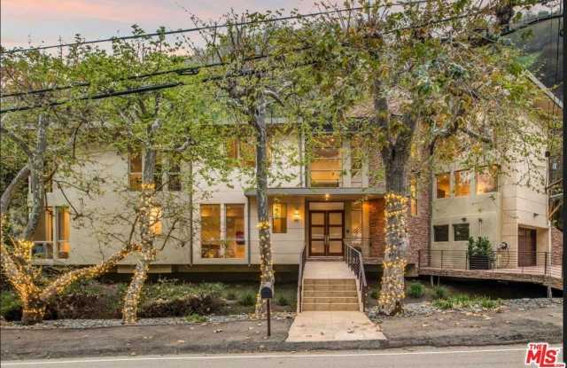 3685 Mandeville Canyon Rd