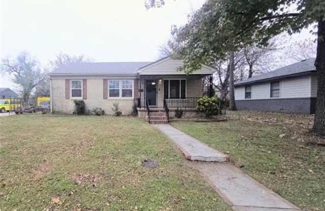 4524 S Quaker Avenue