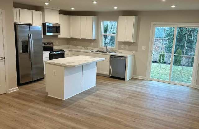 645 LAURELWOOD Circle