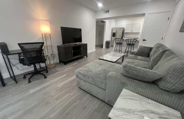 353 E THOMAS Road unit: C104