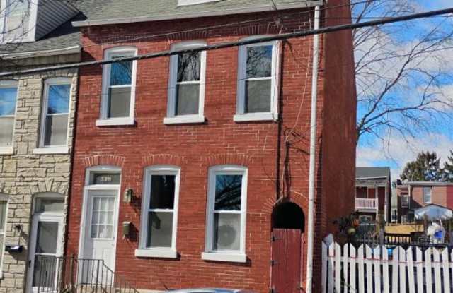 529 W Vine St