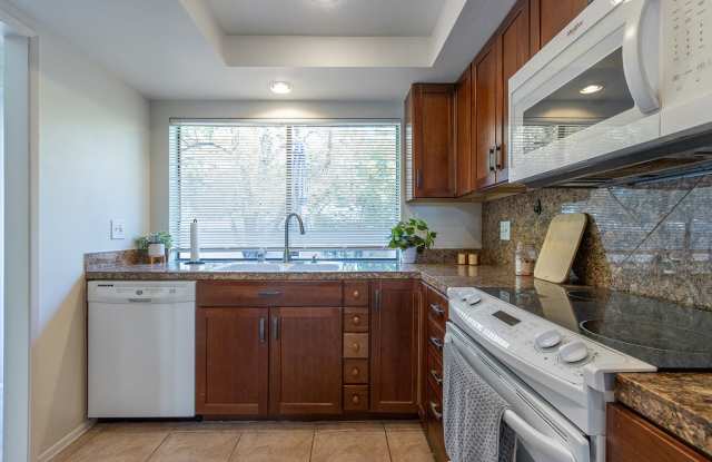 5884 Los Santos Drive