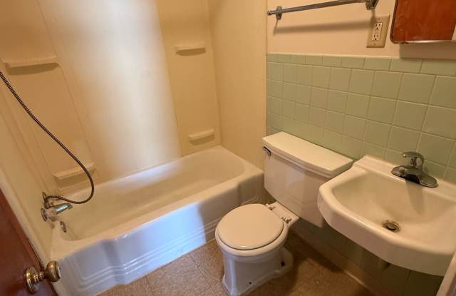 17 27th Street Northwest - 2