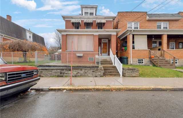 Photo of Bright and Roomy 6-Bedroom in McKees Rocks with Garage