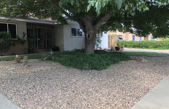 20 Garden Park Cir NW - 20 Garden Park Circle Northwest, Albuquerque, NM 87107