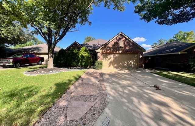 Steeds Crossing / One Story / 3 bedrooms, 2 bath, 2 living / Pflugerville ISD