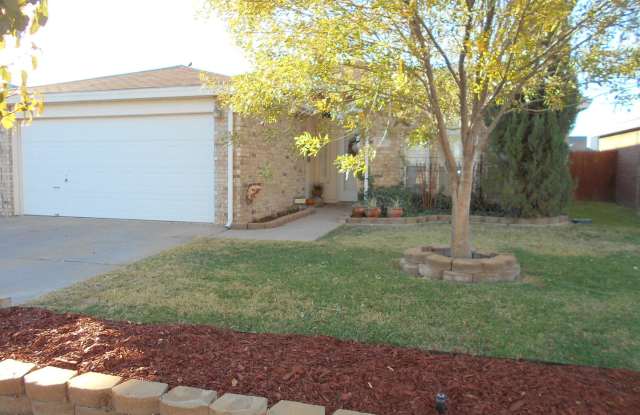 Beautiful 3/2/2 with a Large Master Bedroom