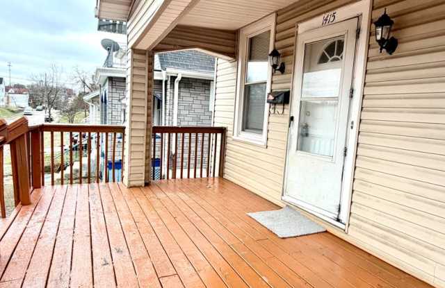 2 or 3 Bed/1 Bath House for Rent!