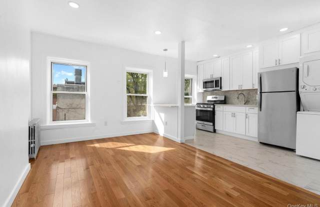 Photo of 946 PACIFIC Street unit: 3