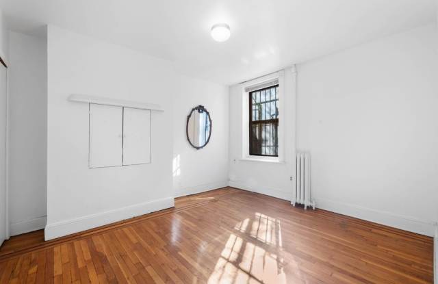 134 PARK Place unit: Garden