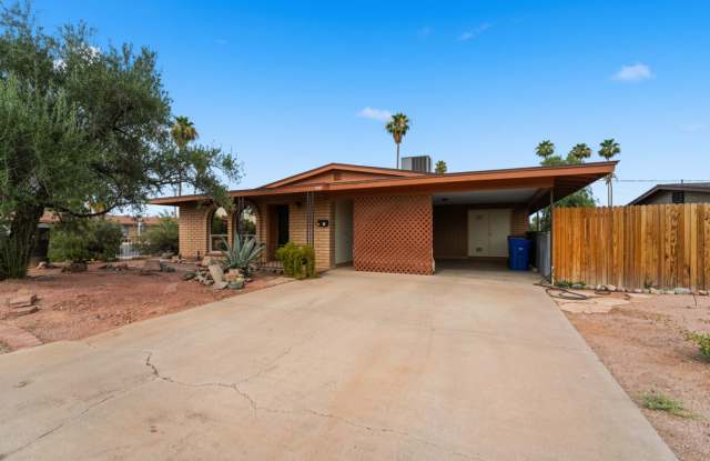 Charming rental home located on a quiet cul-de-sac in the heart of Mesa