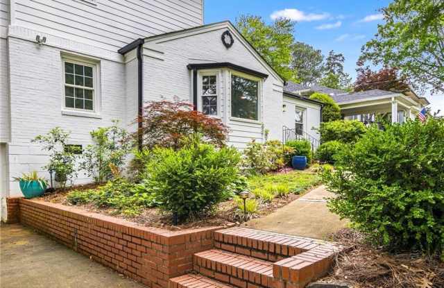 1235 Spring Valley Lane NE