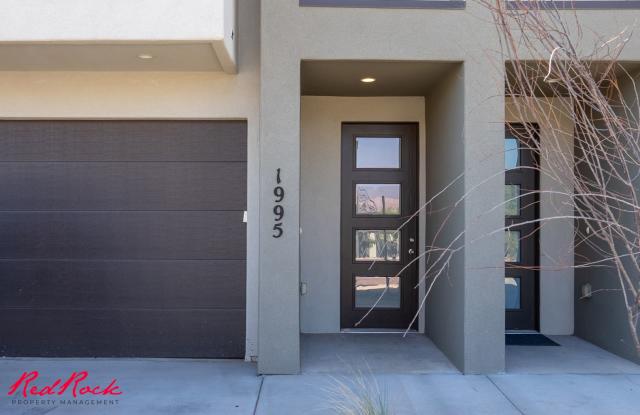 Stunning Dog Friendly 4 Bedroom 2.5 Bath Townhome!
