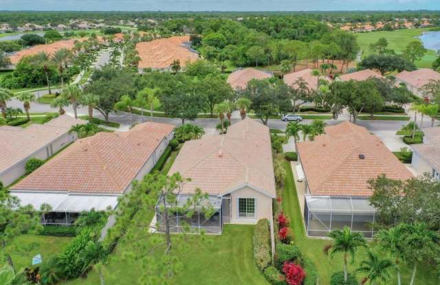 8533 SE Palm Hammock Lane