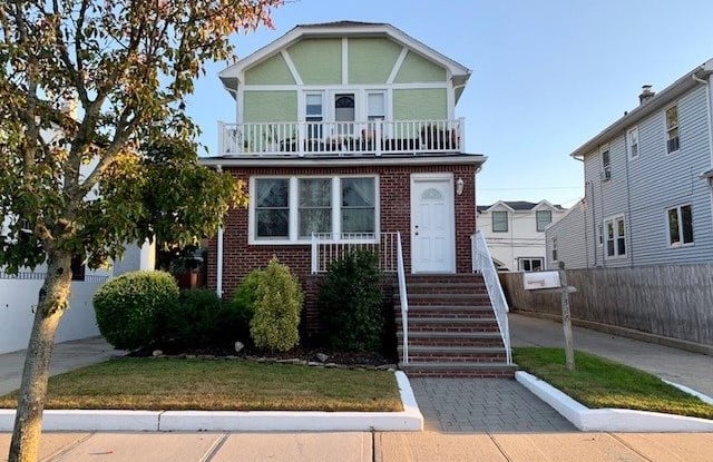 326 W Hudson Street - 326 West Hudson Street, Long Beach, NY 11561