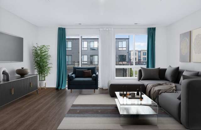 1276 Lakepointe Drive S