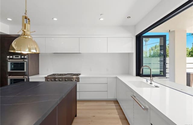 Photo of 207 West Avenida San Antonio