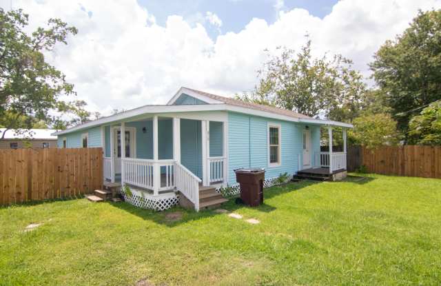 812 Manuel Rd - 812 Manuel Road, Calcasieu County, LA 70607