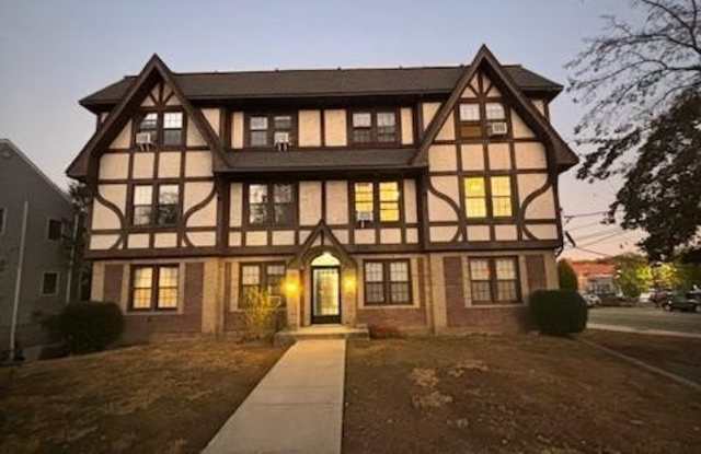 Photo of 28 West Neck Road unit: 14