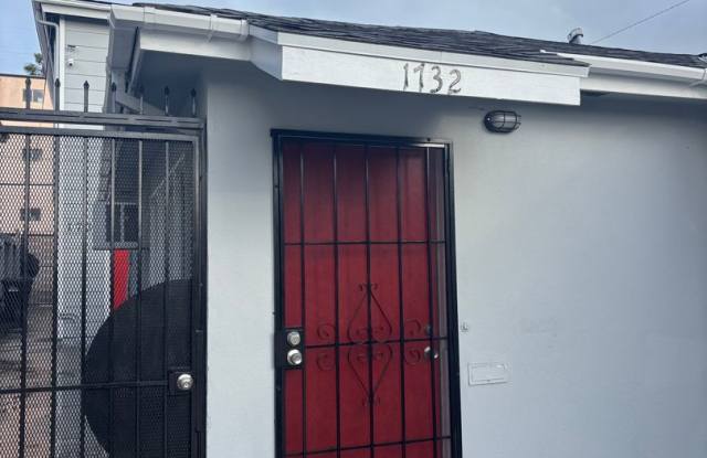 Charming 2 Bedroom Long Beach Apartment - Close to PCH!